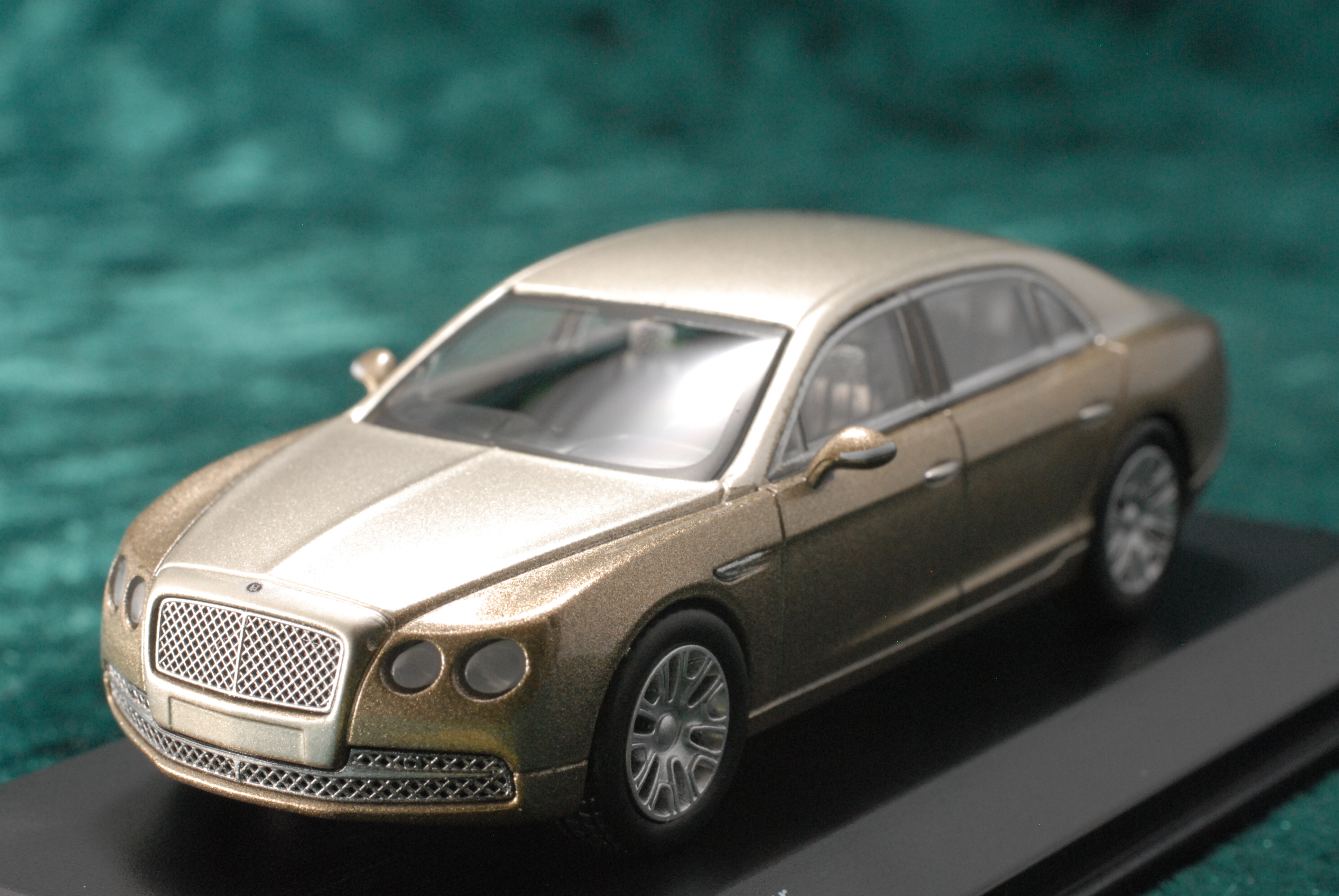 Mini GT 1:64 Bentley Flying Spur Verdant (Green) #286 - Foto 9